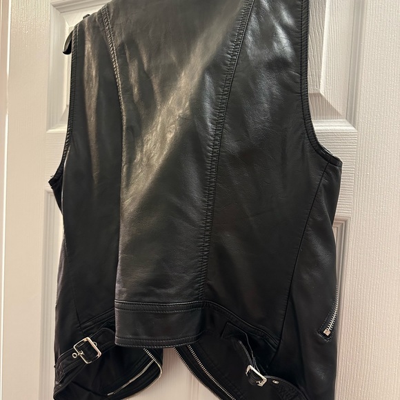 NWT Buffalo Faux Leather Biker Vest - Picture 2 of 3